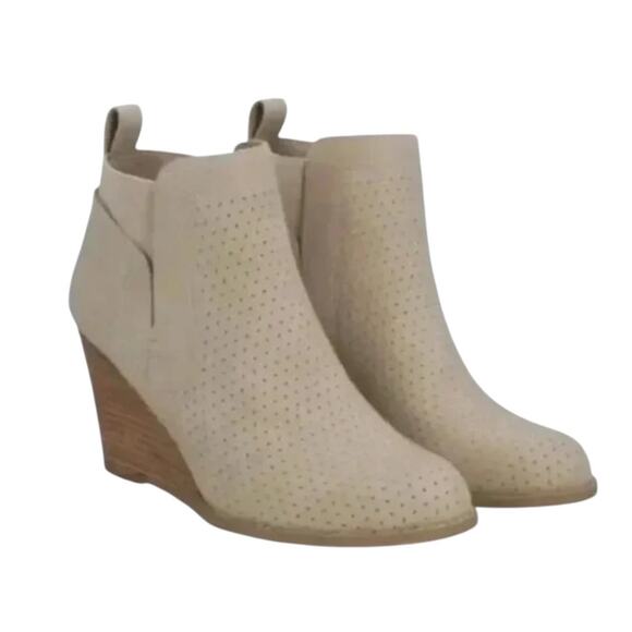 New! DV by Dolce Vita Gerdy Wedge Comfort Bootie in Beige - Size 7 - Picture 2 of 9
